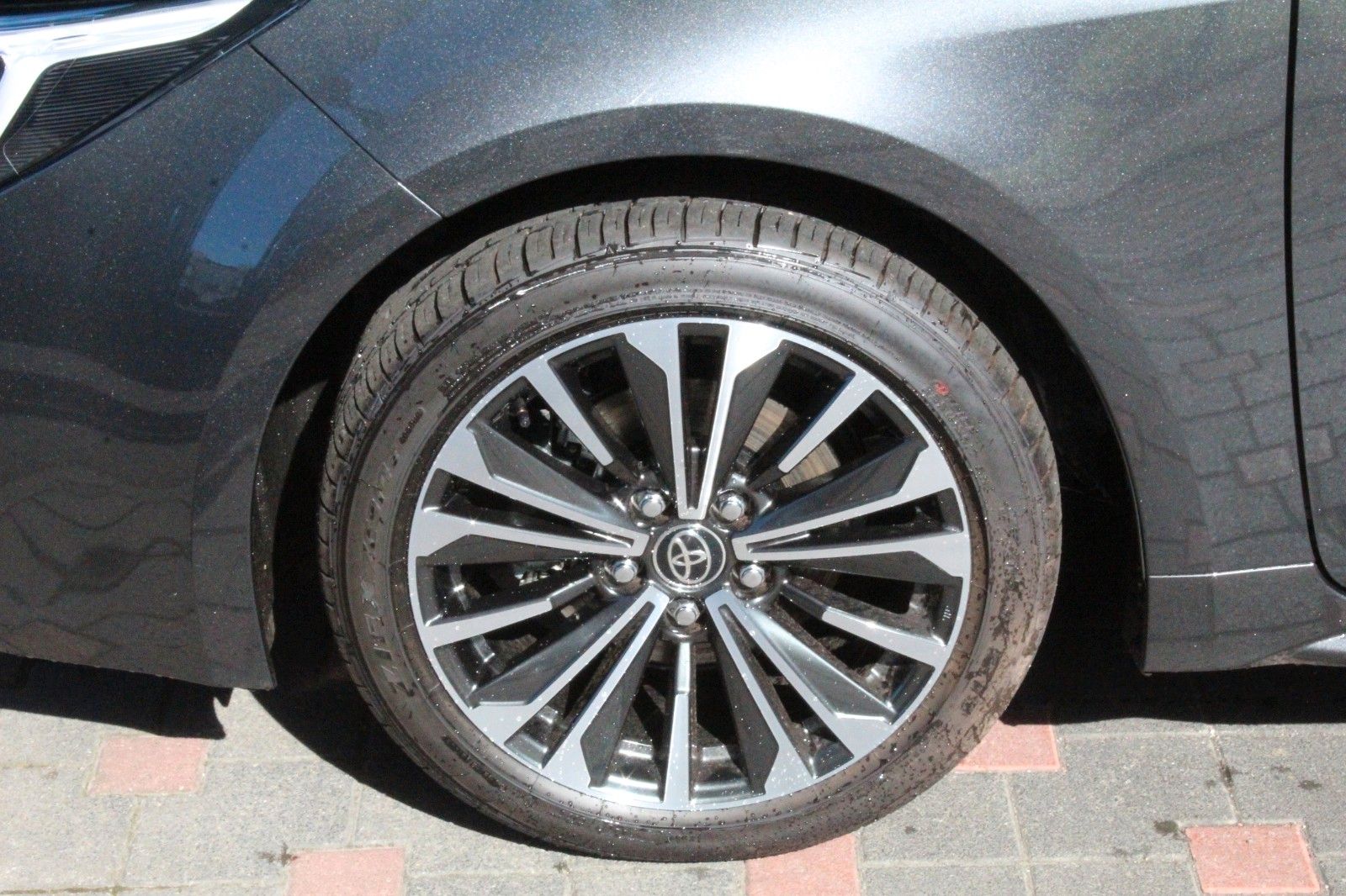 Toyota Corolla Touring Sports 1.8 Hybrid - Samsaru's Car Outlet