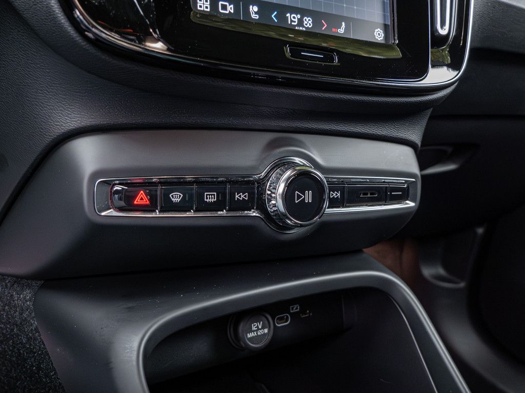 Volvo XC40 TWIN Core Recharge Pure Electric AWD