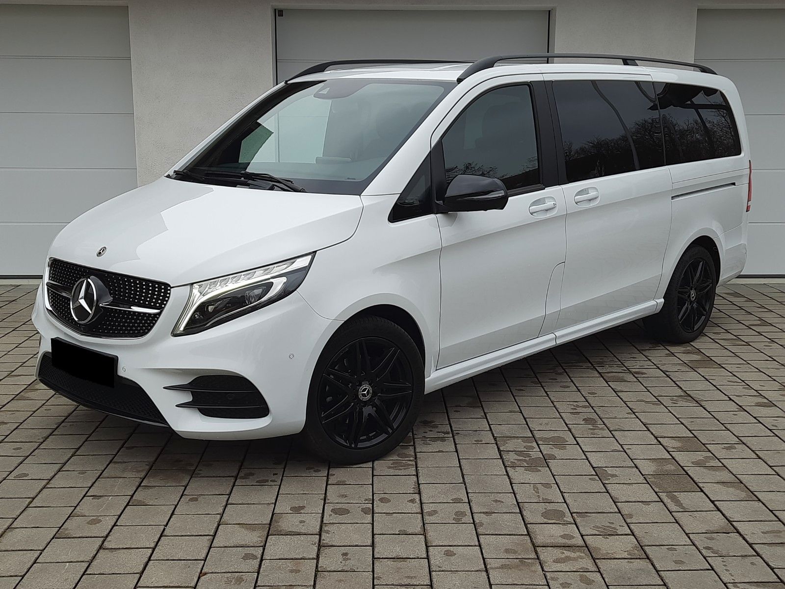 Mercedes-Benz V300d 4Matic AMG Packet - Samsaru's Car Outlet
