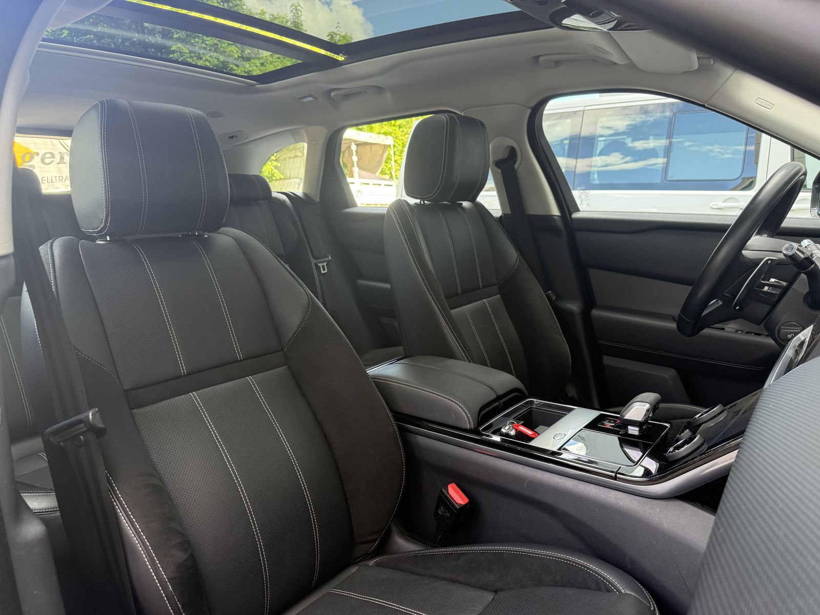 Range Rover Velar P400 - Samsaru's Car Outlet