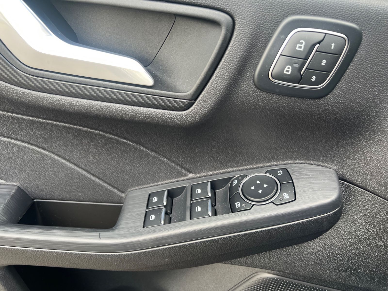 Ford Kuga Hybrid FHEV ST-Line X - Samsaru's Car Outlet