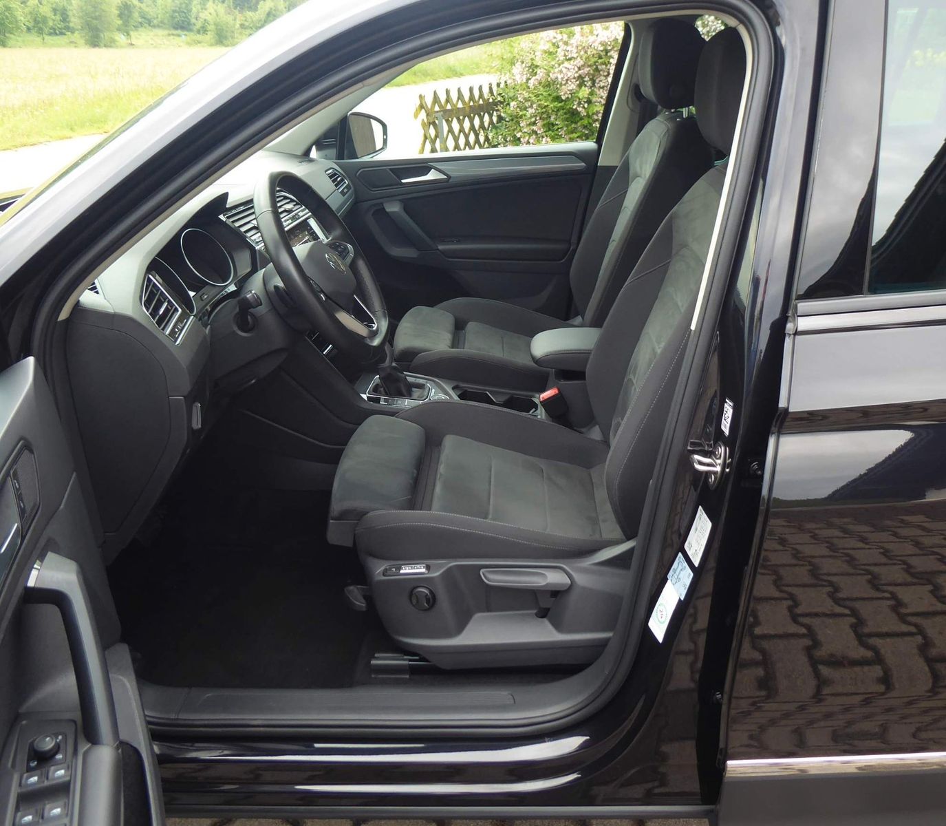 Volkswagen Tiguan Life 4Motion 2.0 TDI - Samsaru's Car Outlet
