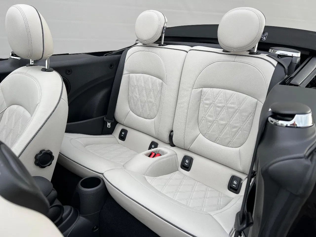 MINI Cooper Cabrio YOURS - Samsaru's Car Outlet