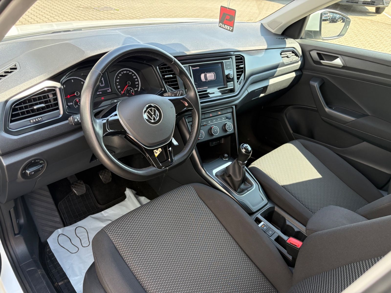 Volkswagen T-Roc - Samsaru's Car Outlet