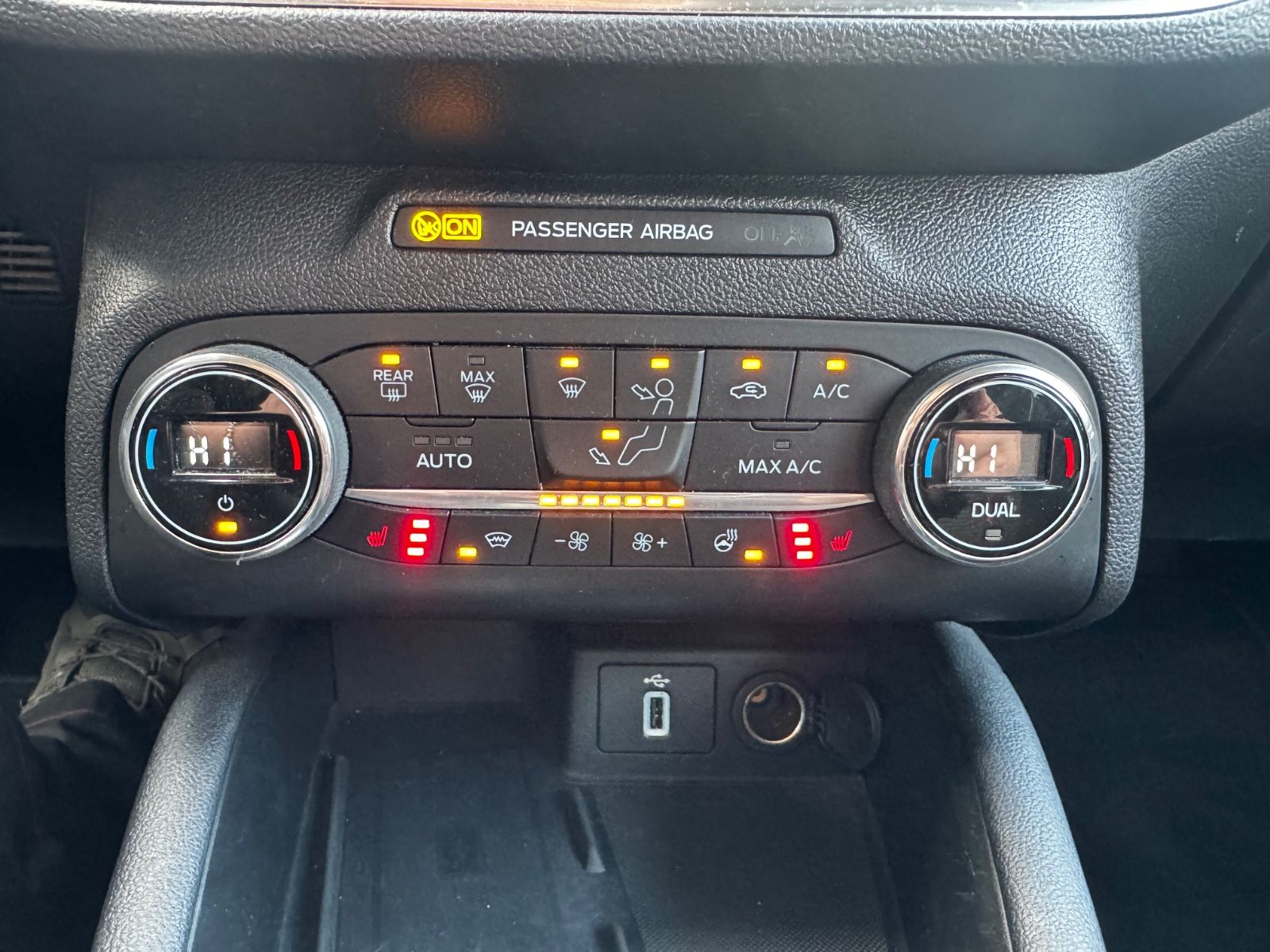 Ford Focus Turnier 2,0 EcoBlue Titanium - Samsaru's Car Outlet