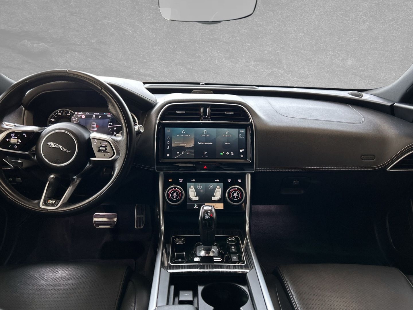 Jaguar XE R-Dynamic Black D200 Mild-Hybrid EU6d Meridia