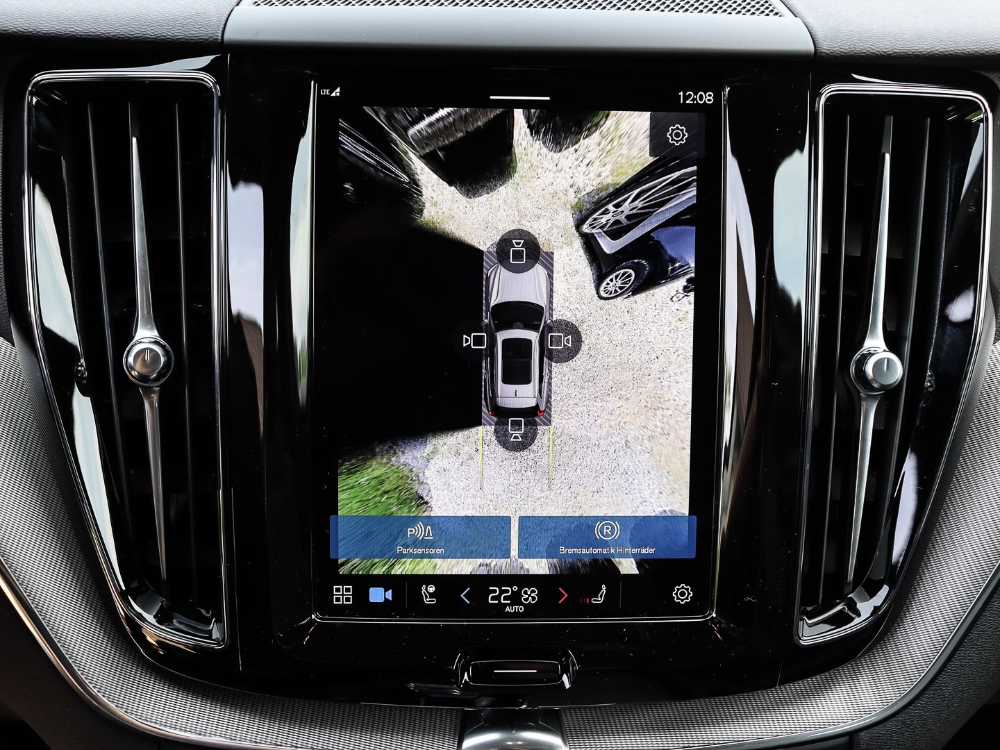 Volvo XC60 B4 Benzin Plus Dark - Samsaru's Car Outlet