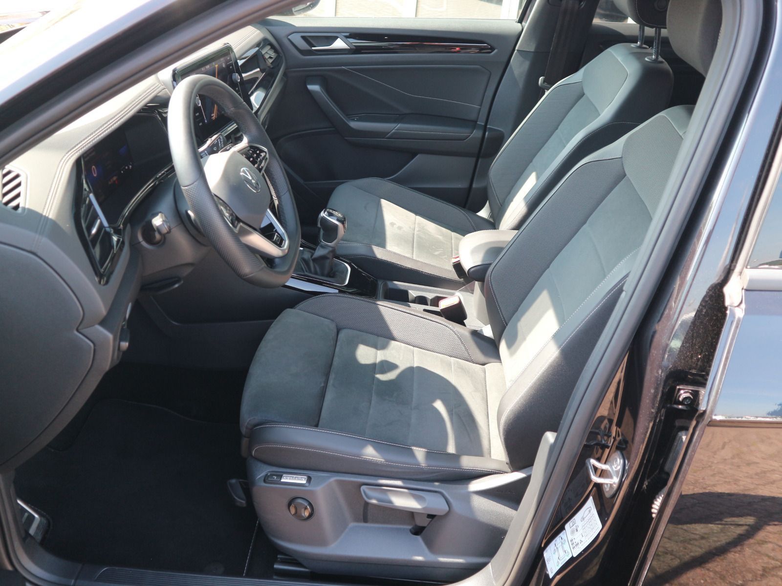 Volkswagen T-Roc R-Line - Samsaru's Car Outlet