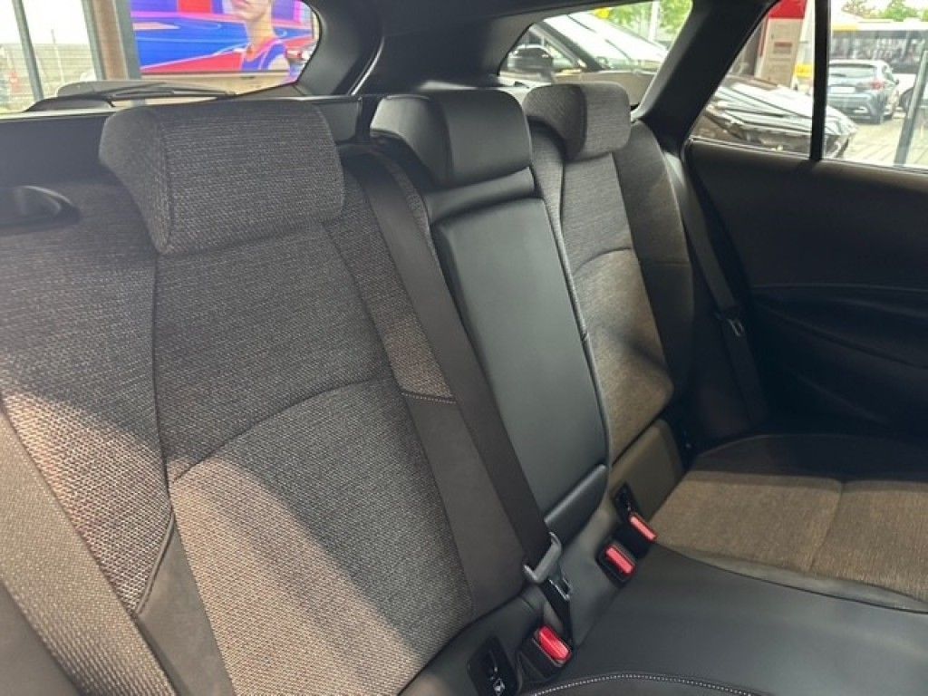 Toyota Corolla 1.8 Hybrid Touring Sports Teamplayer (ZE