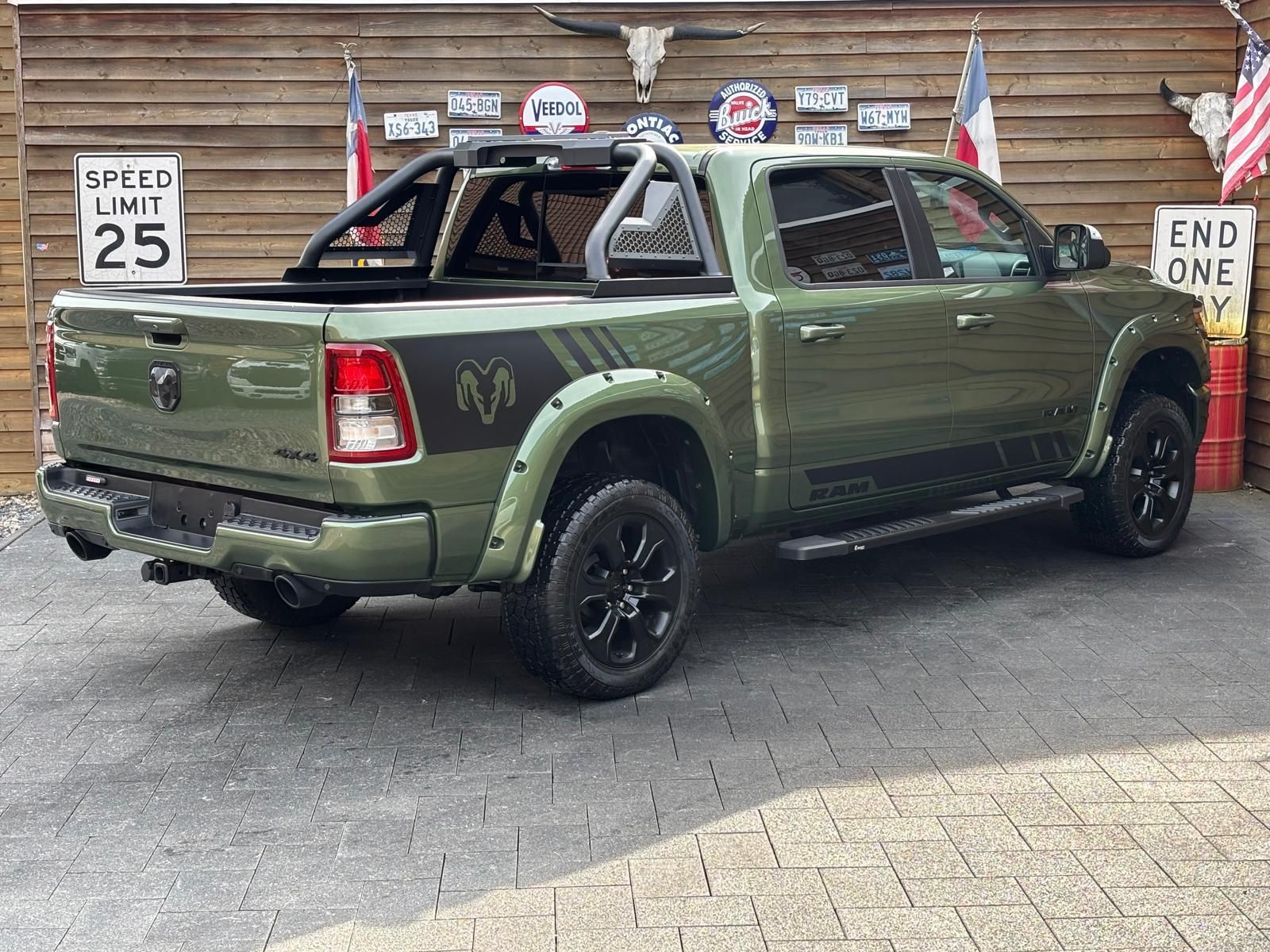 Dodge RAM 1500 5,7L BigHorn Crew Cab LED AHK 4x4