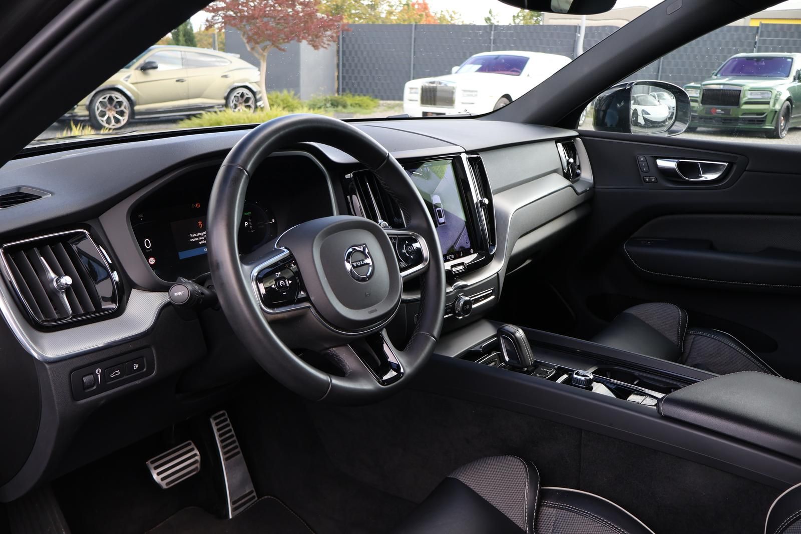 Volvo XC60  T8 AWD R Design Hybrid  Pano-AHK-FACELIFT