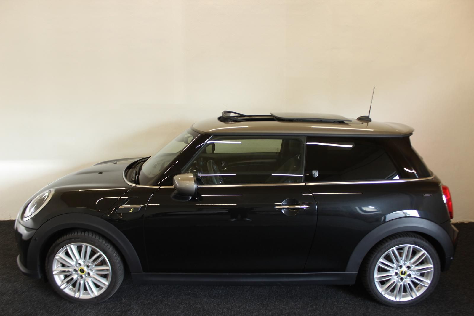 MINI Cooper SE - Samsaru's Car Outlet