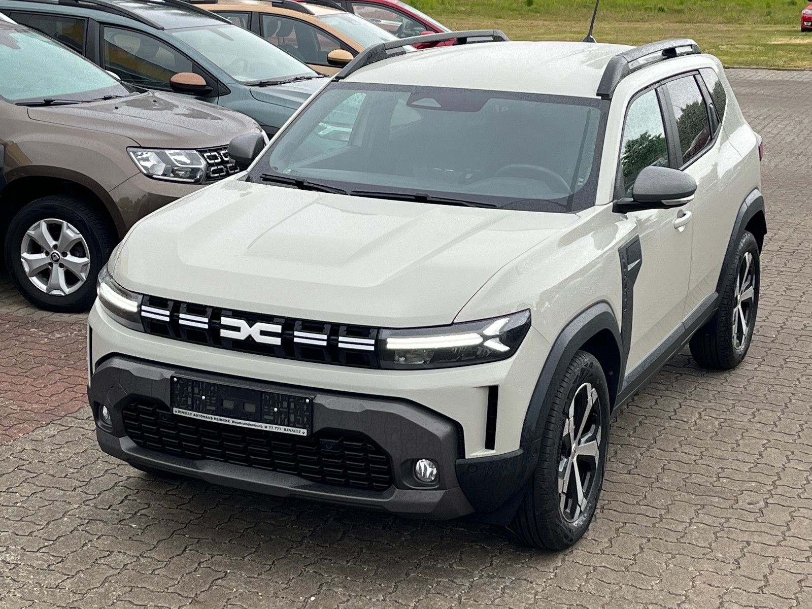 Dacia Duster 140 Mild Hybrid Automatik - Samsaru's Car Outlet