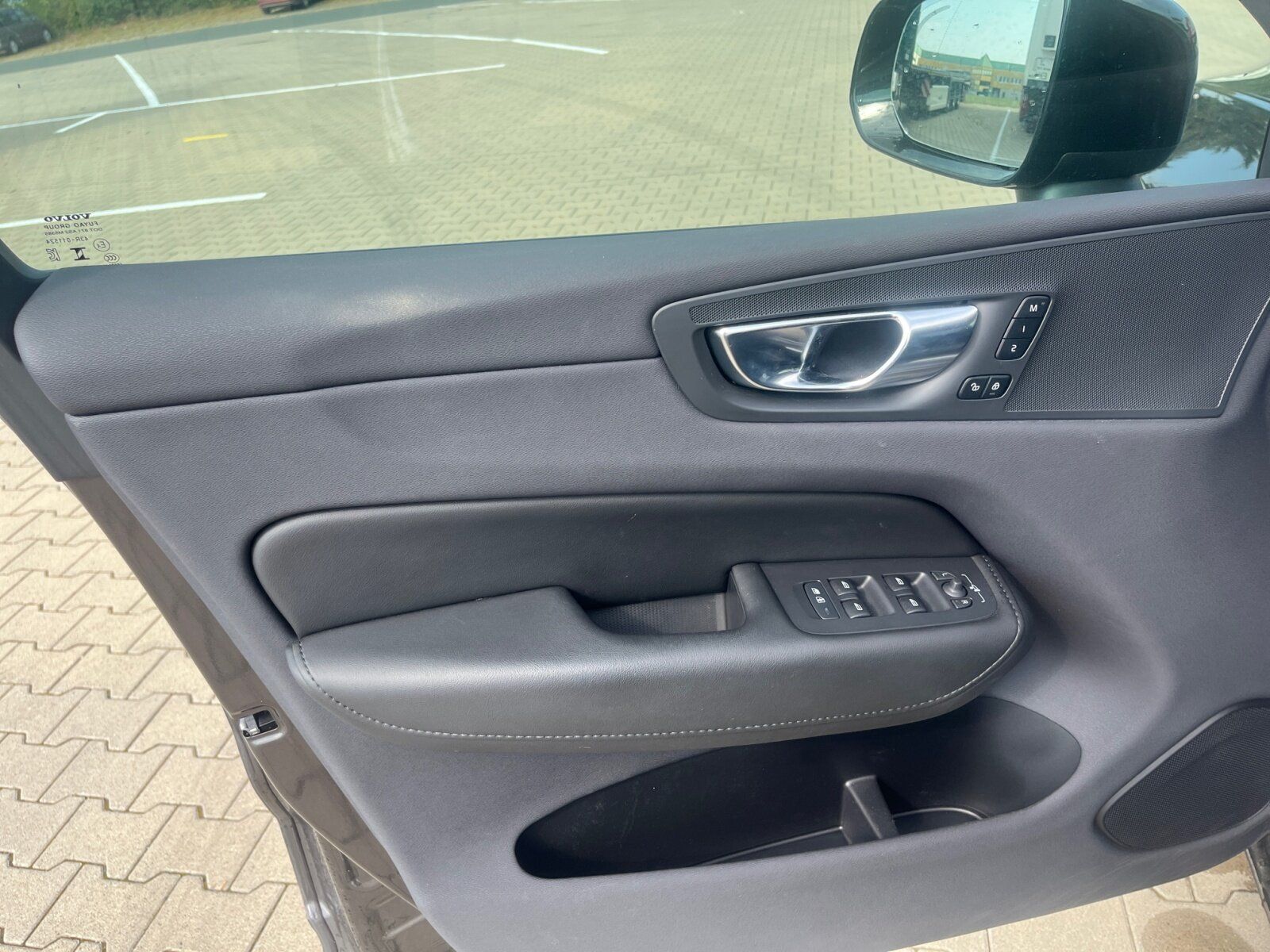 Volvo XC60 T6 Hybrid AWD Plus Dark *AHK*360°K+NAVI*