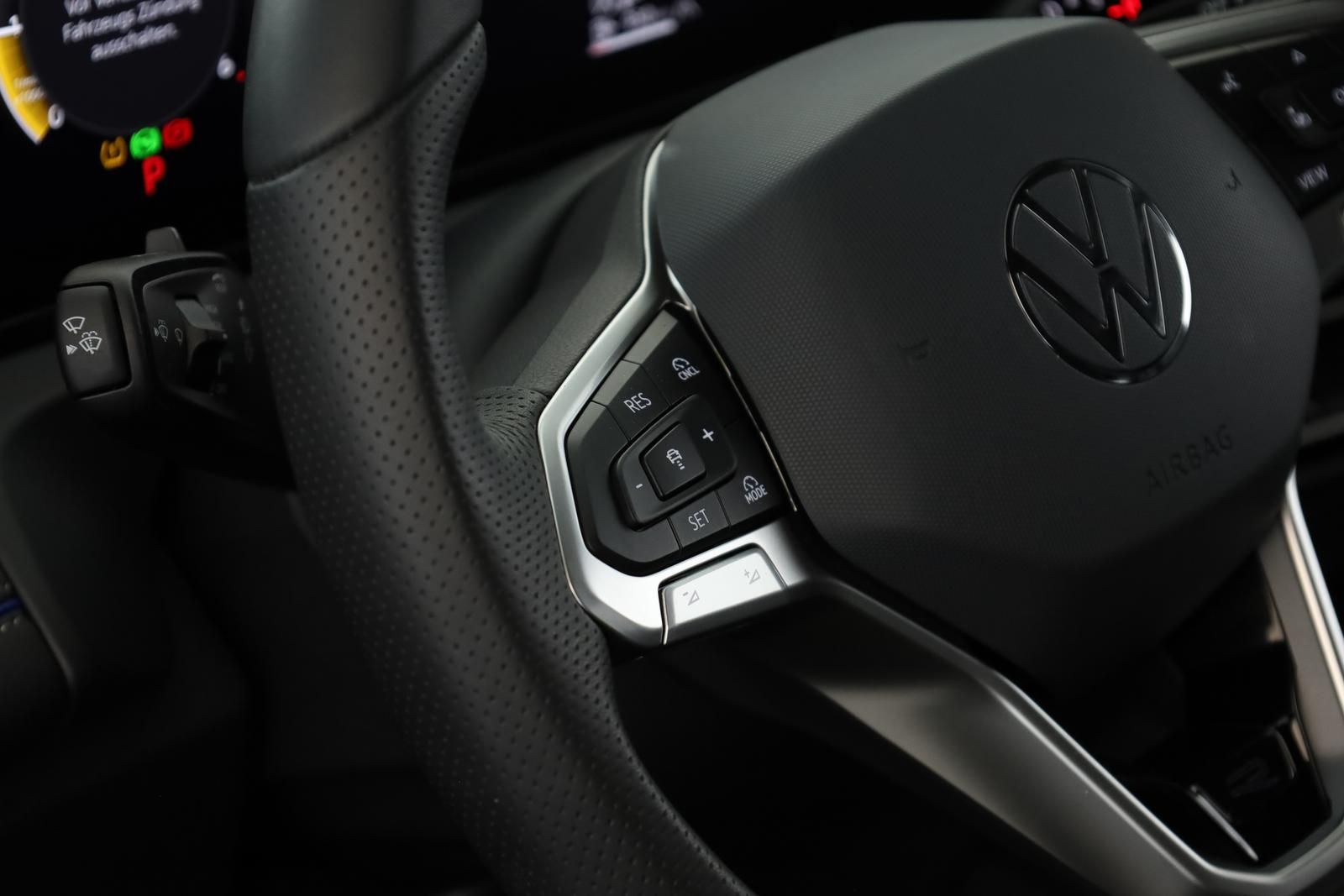 Volkswagen Tiguan 2.0 TDI 4M DSG R-Line Leder Pano Navi 360