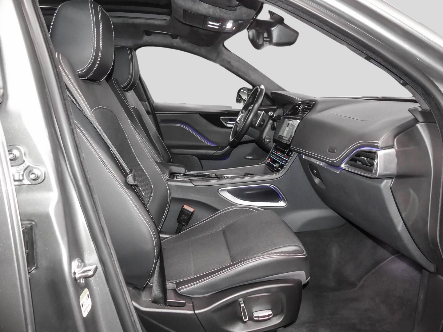 Jaguar F-Pace R-Sport AWD 25d EU6d-T Allrad Navi Meridi