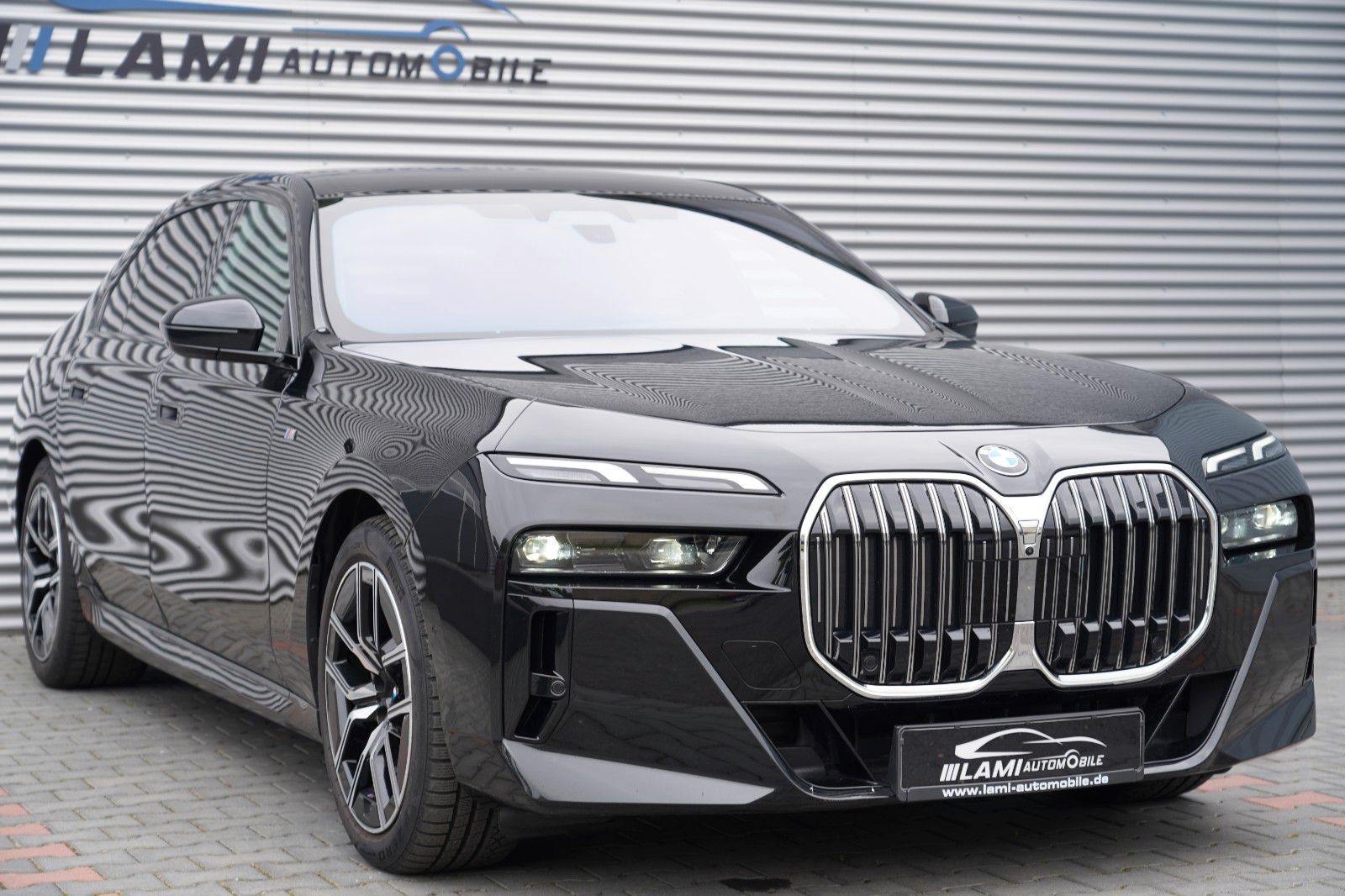 BMW 740d xDrive M Sport SKYLOUNGE ICONIC 360 HUD B&W