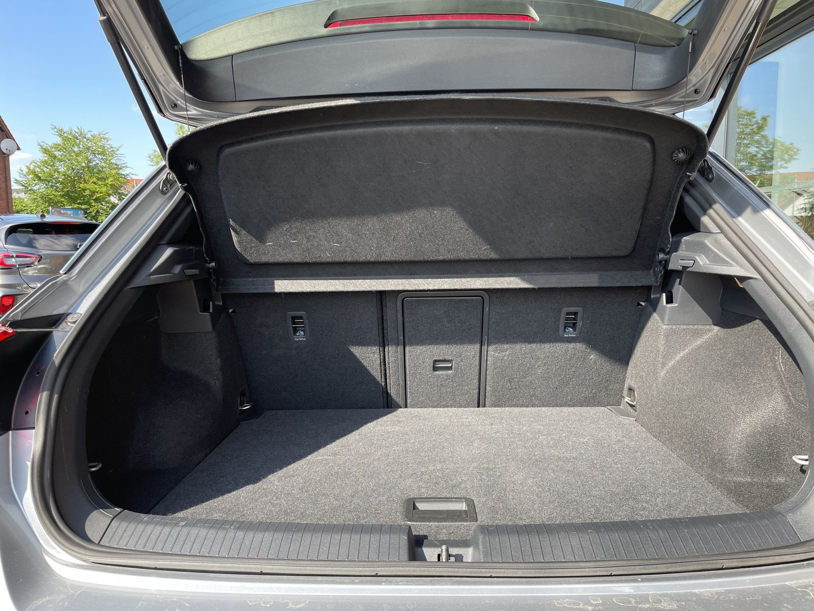Volkswagen T-Roc 2.0 TDI R-Line - Samsaru's Car Outlet