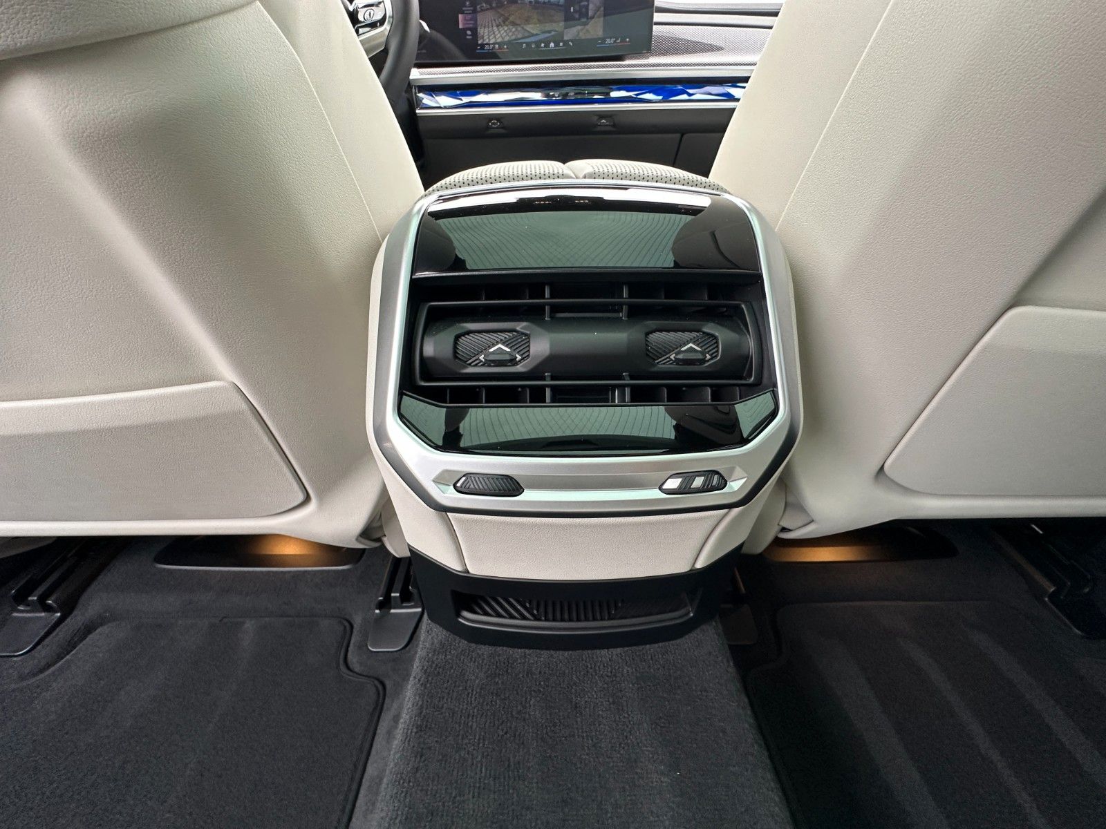 BMW 740d xDrive M Sport TV,Aut.Tür,SkyL,B&W,Luft