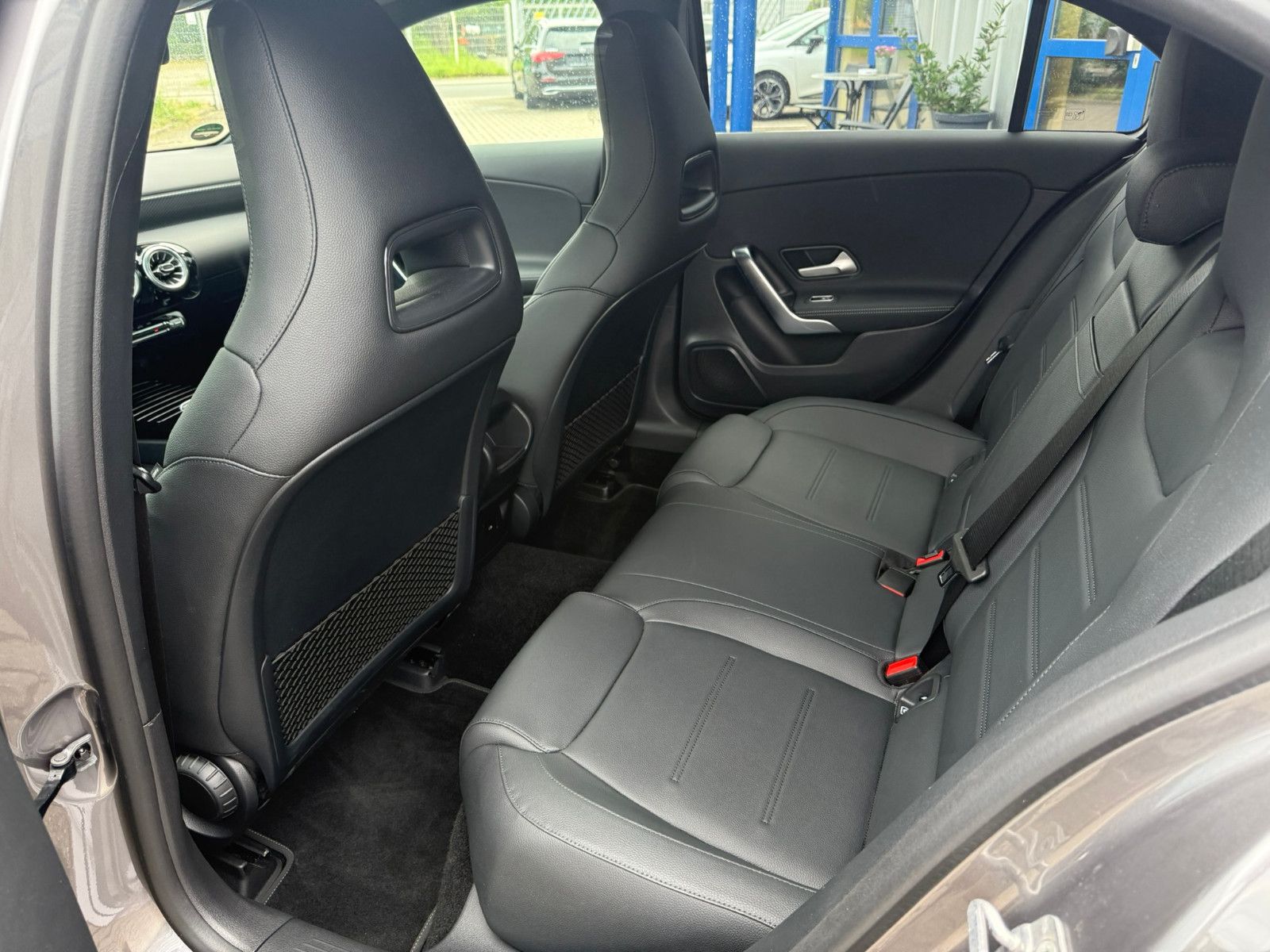 Mercedes-Benz A200 - Samsaru's Car Outlet