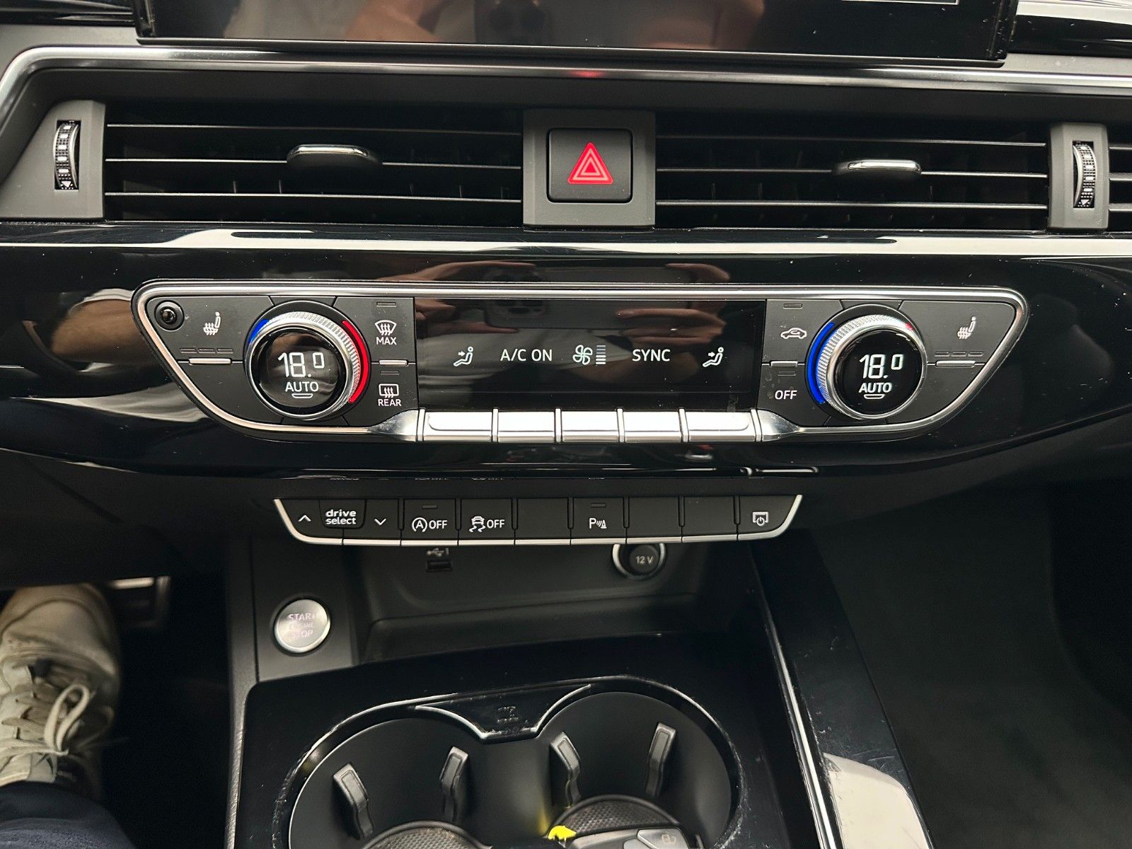Audi A4 Avant 40 TDI quattro S-Line *PANORAMA*Matrix*