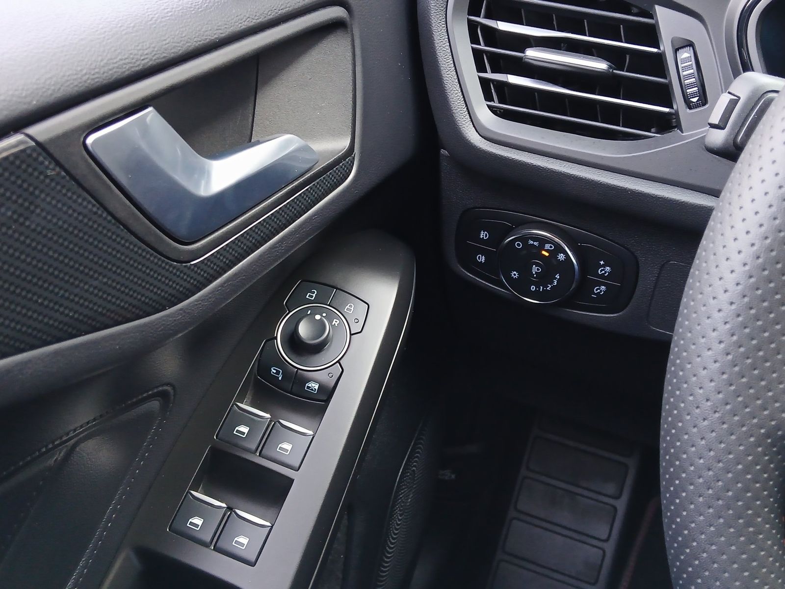 Ford Focus ST-Line X Turnier Aut.*AHK*ACC*HUD*KAM*NAV