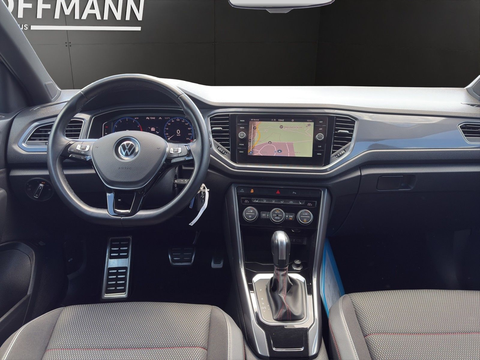 Volkswagen T-Roc 1.5 TSI DSG Sport - Samsaru's Car Outlet