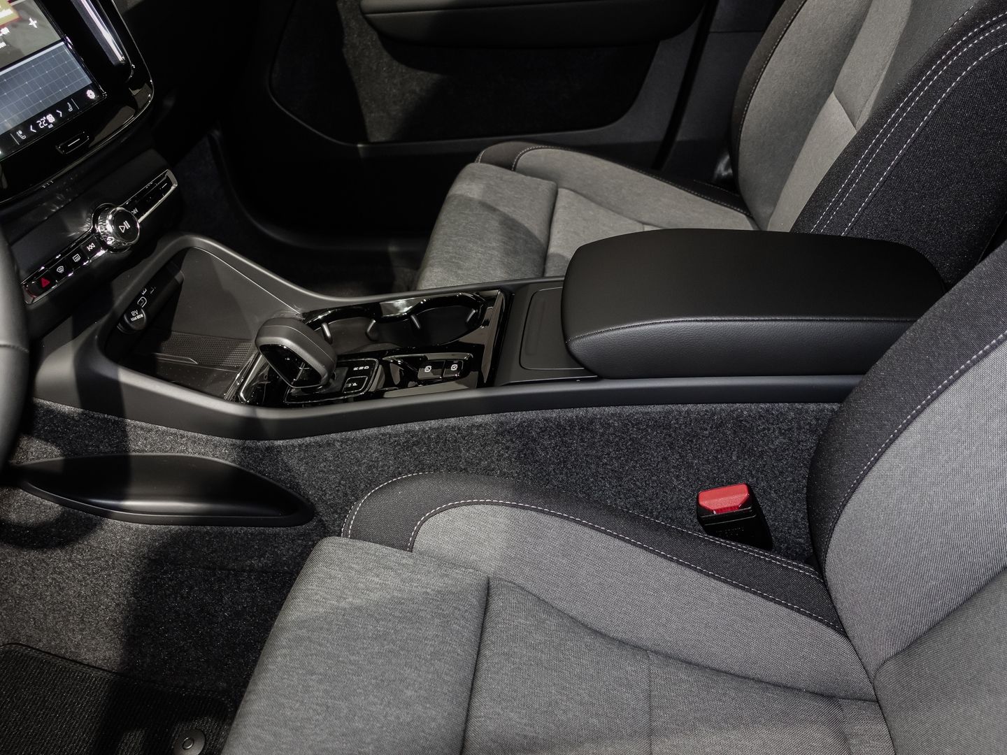 Volvo XC40 B3 Benzin Plus Dark - Samsaru's Car Outlet