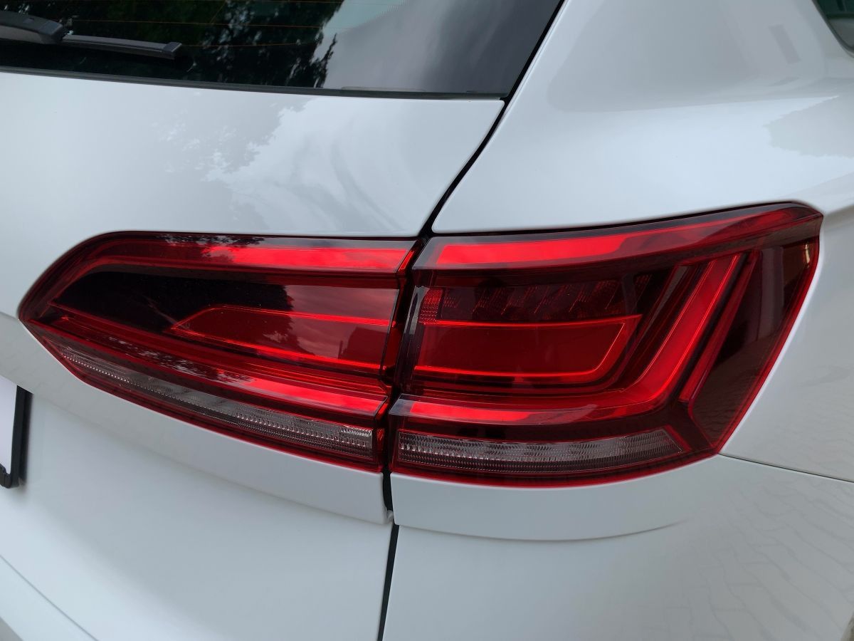 Volkswagen Touareg 3.0 TDI 4M R-LINE - Samsaru's Car Outlet