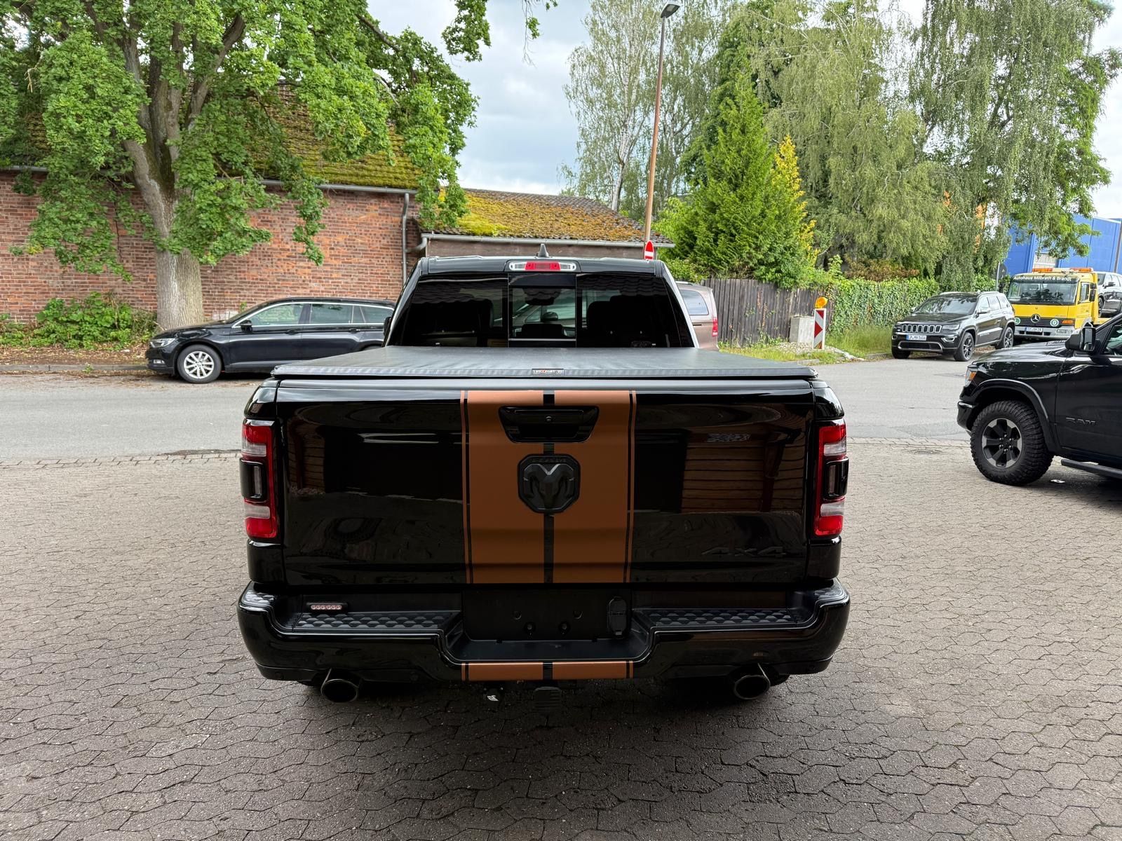 Dodge LARAMIE*OFFROAD*LONG*LIFT*AHK*NAVI*LED*GARANTIE*