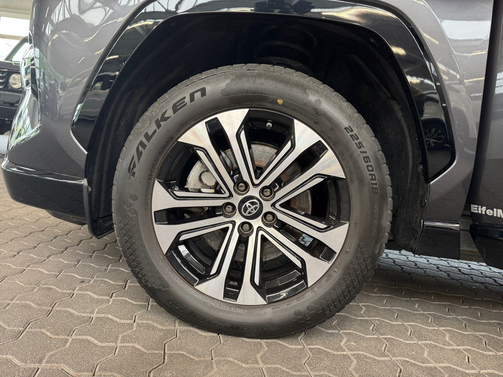 Toyota RAV4 Style Selection 4x4 - Samsaru's Car Outlet