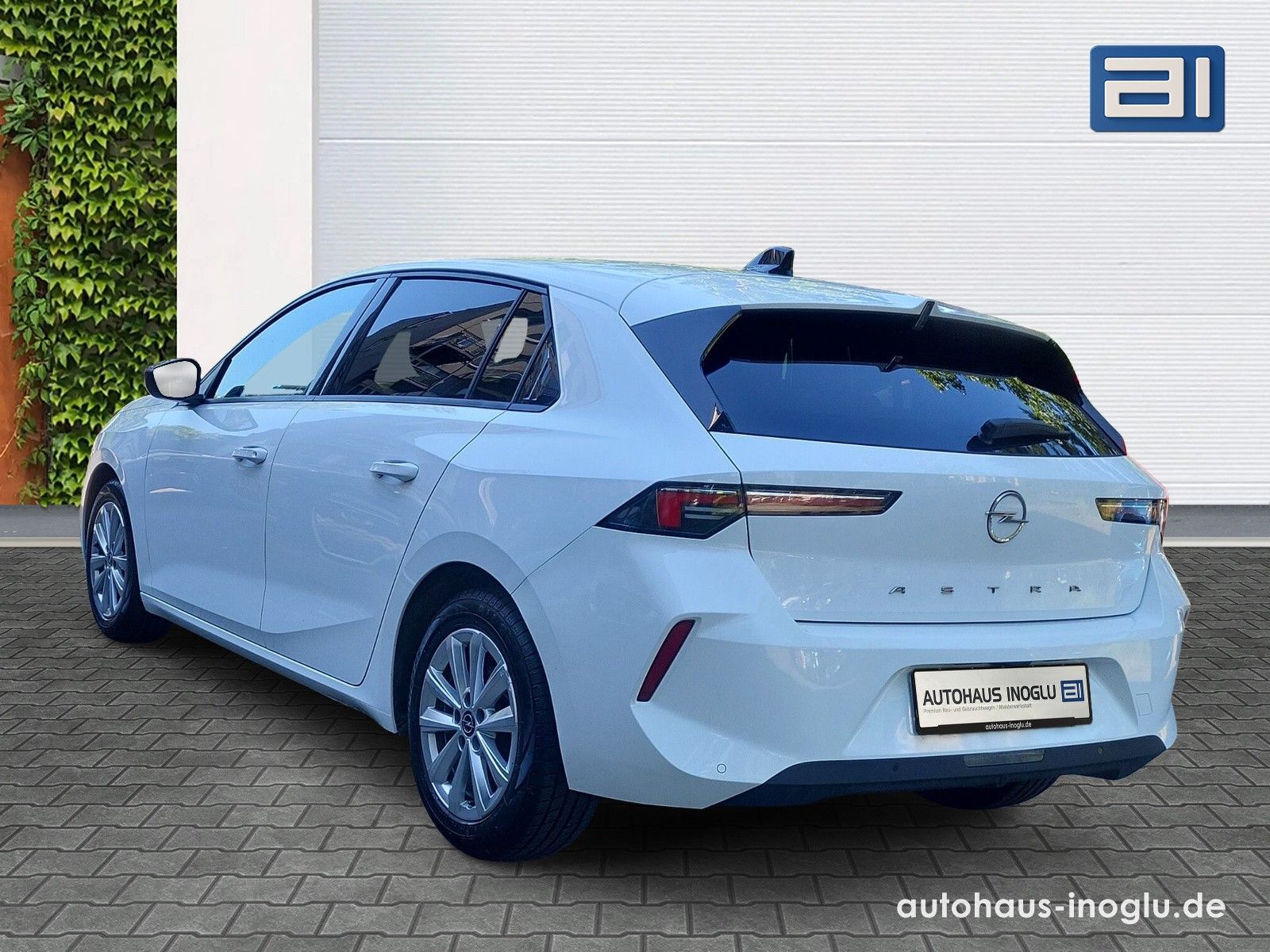 Opel Astra 1.2 Business Edition - Samsaru's Car Outlet