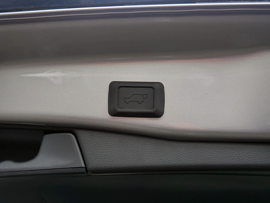 Toyota RAV 4 2.5 Hybrid 4x2 Style KAMERA NAVI ACC LED