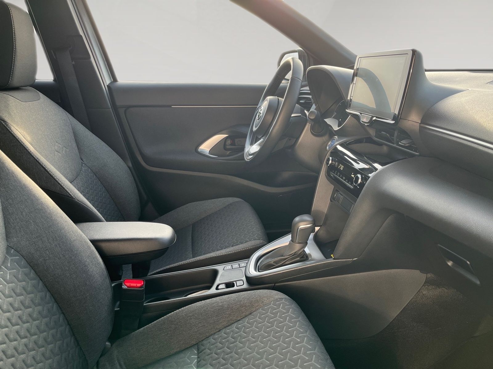 Toyota Yaris Cross 1.5 Hybrid Team D Winter Safety