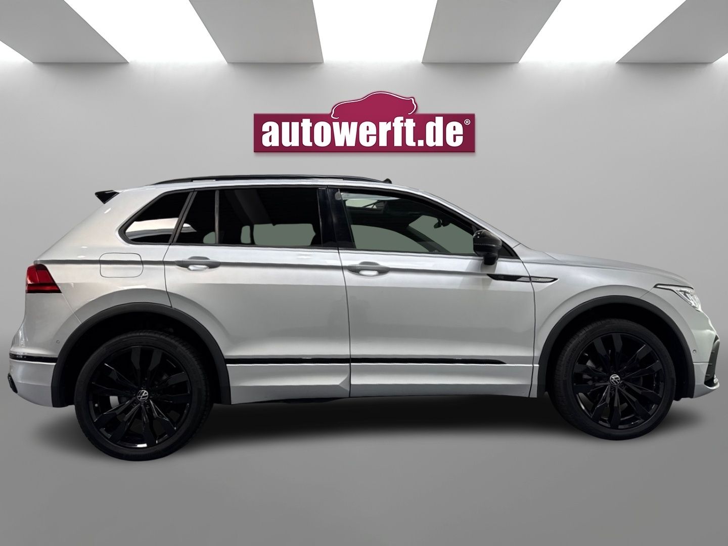 Volkswagen Tiguan 2.0 TDI 4M DSG R LINE BLACK PANO AHK MATR