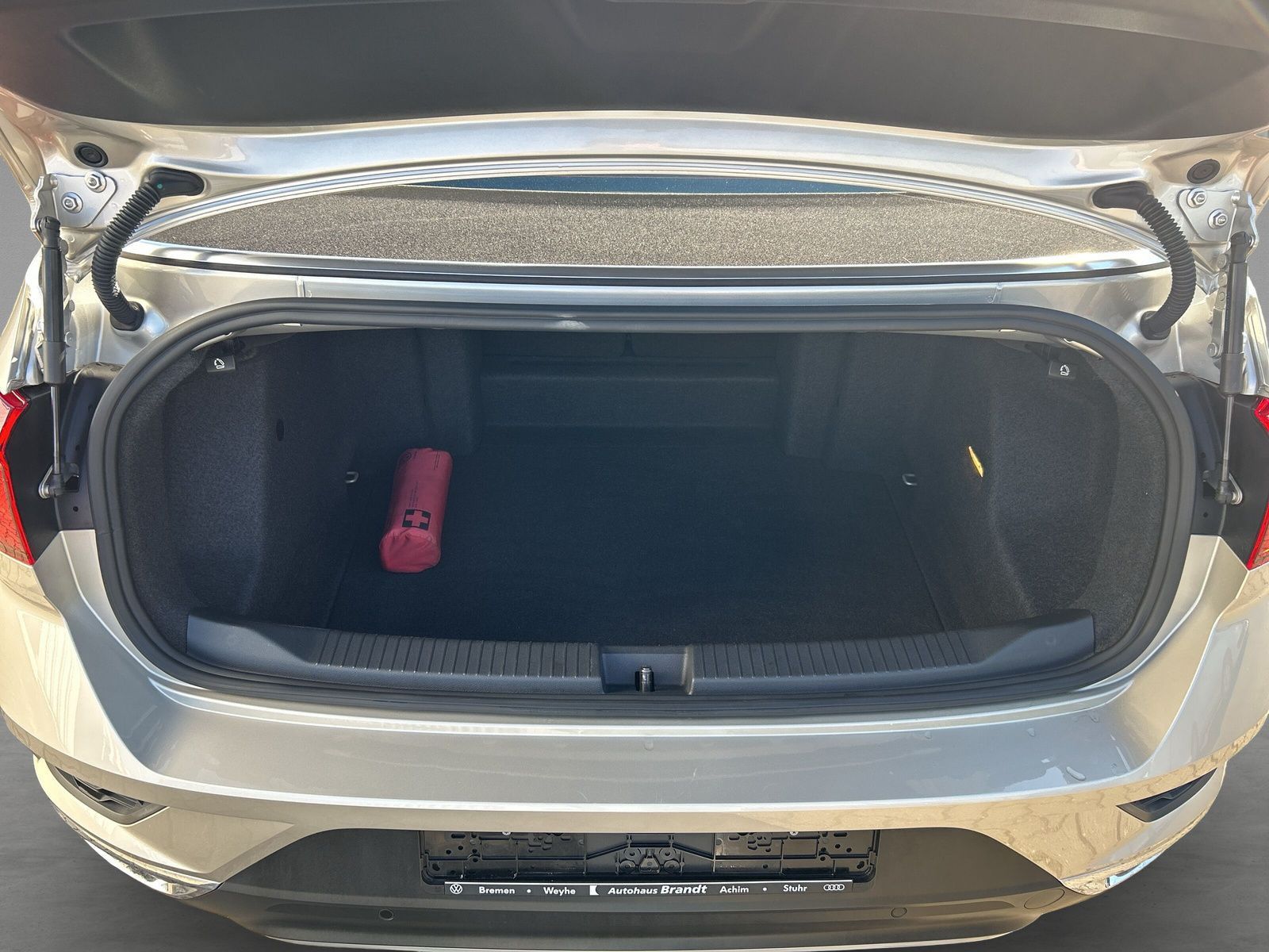 Volkswagen T-Roc 1.0 TSI Style - Samsaru's Car Outlet