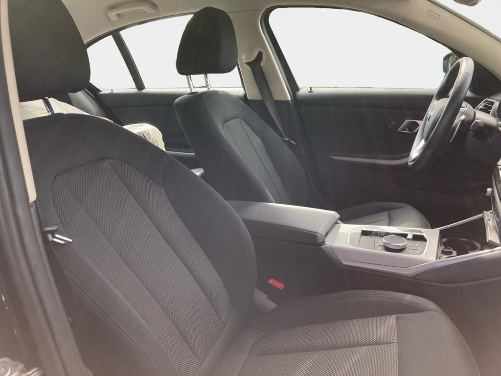 BMW 320d xDrive Innovation - Samsaru's Car Outlet