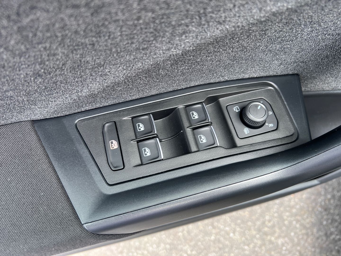 Volkswagen T-Roc 1.0TSI Move - Samsaru's Car Outlet