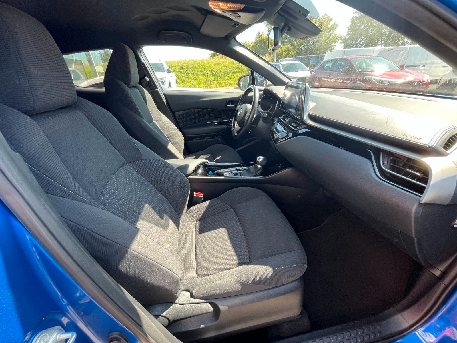 Toyota C-HR Hybrid Club - Samsaru's Car Outlet