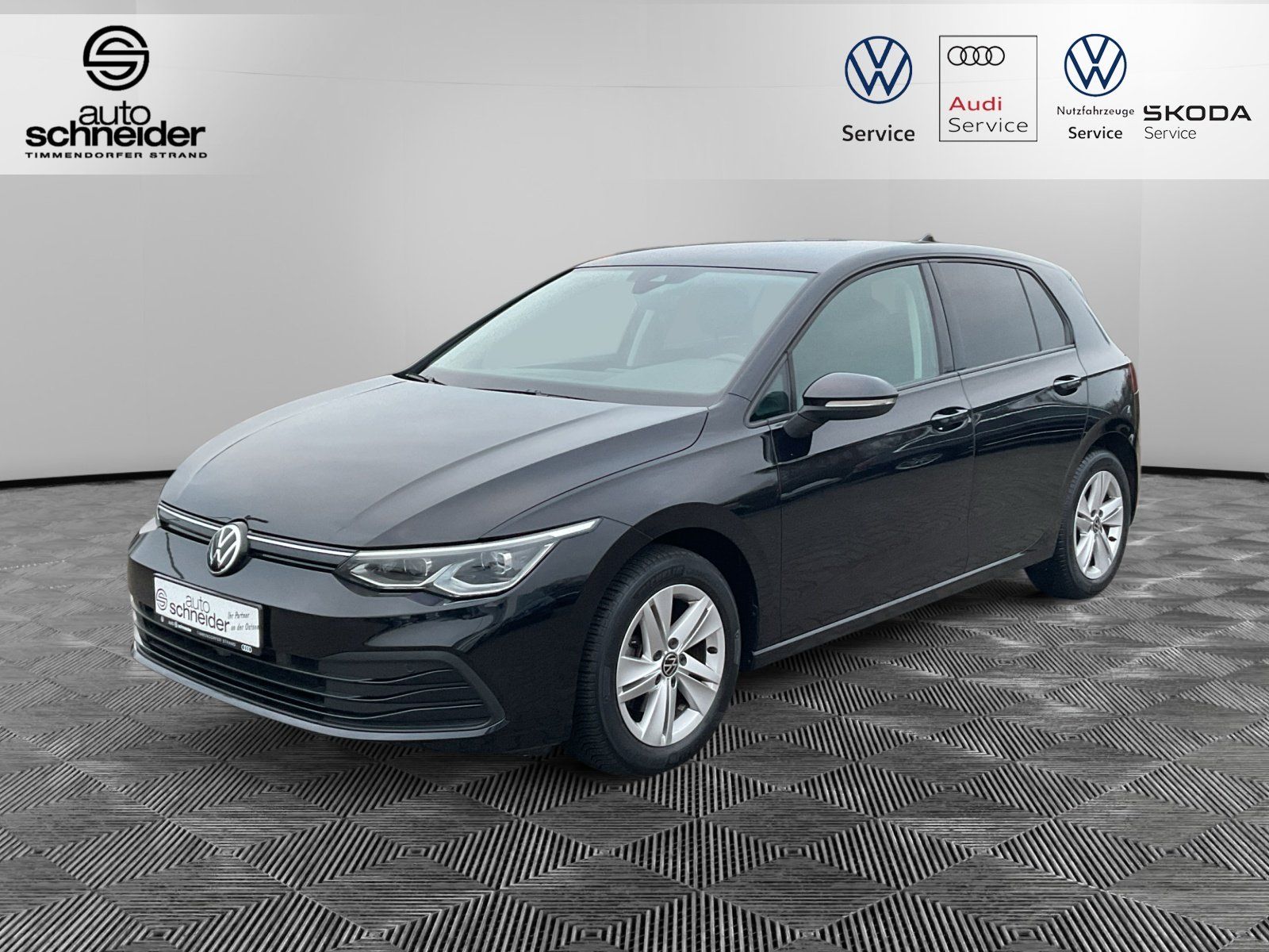 Volkswagen Golf VIII 1.5 TSI Life - Samsaru's Car Outlet