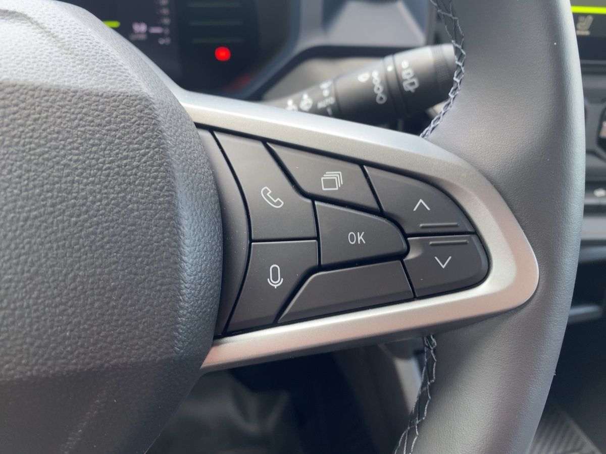 Dacia Duster III 1.6 E-TECH Hybrid 140 Journey - Samsaru's Car Outlet
