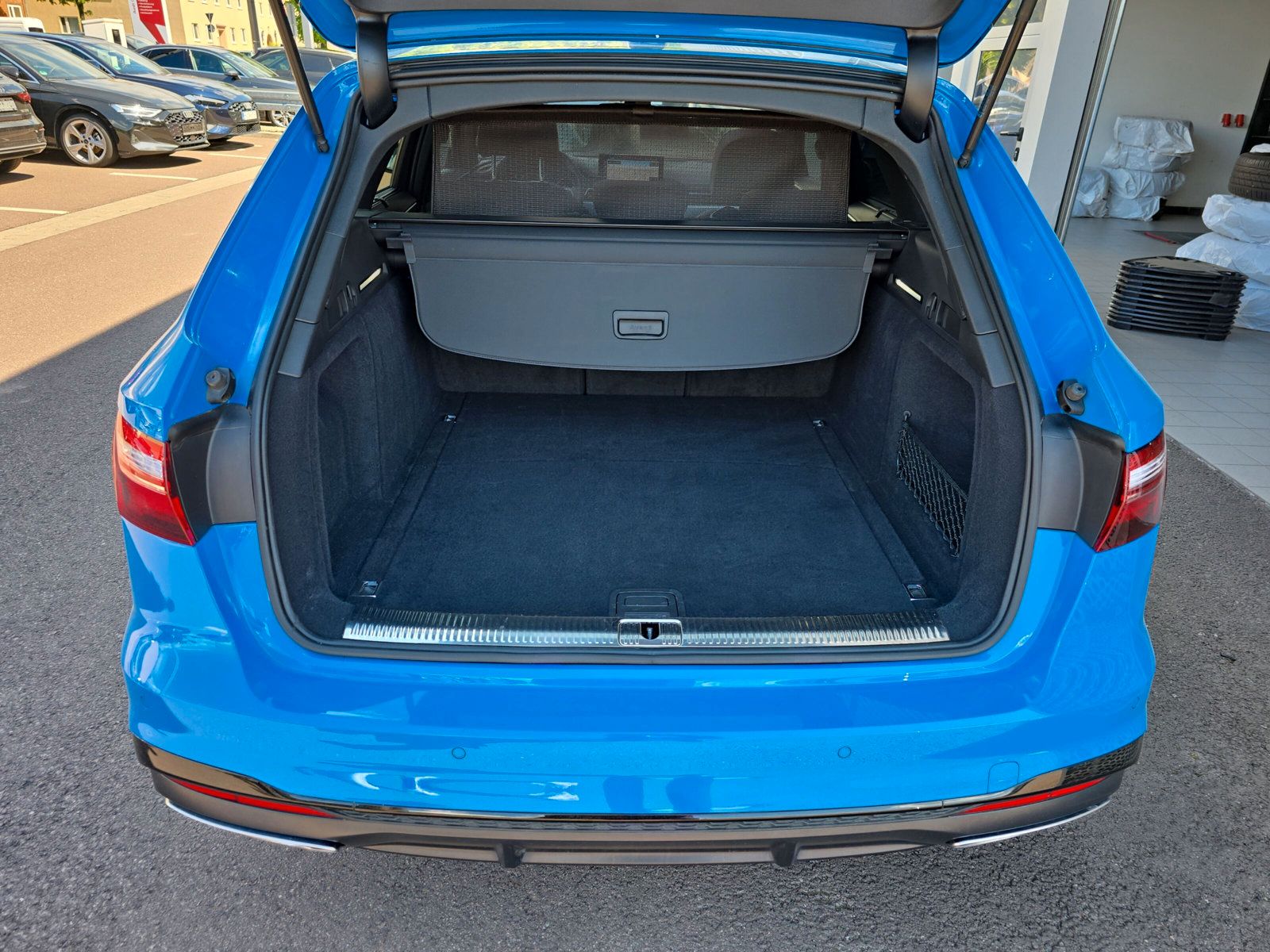 Audi A4 Avant 40 TDI S LINE - Samsaru's Car Outlet
