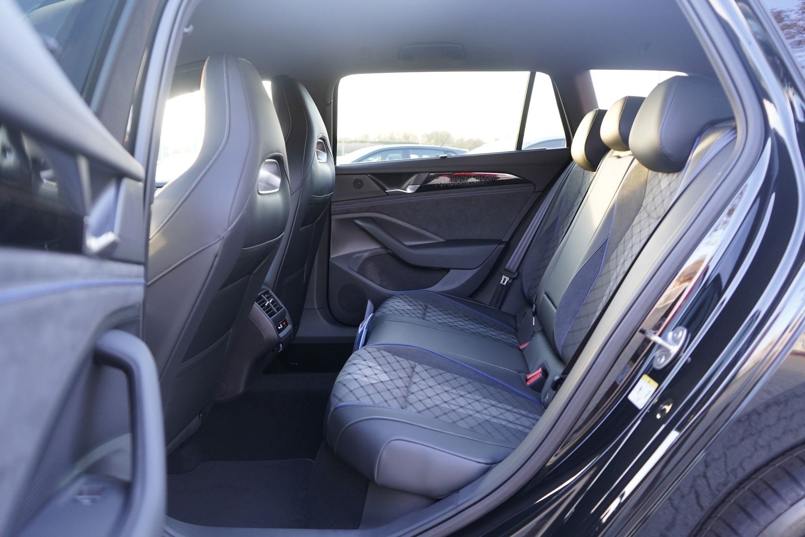 Volkswagen Passat Variant R-Line BlackStyle 2.0 TSI 4M  DSG
