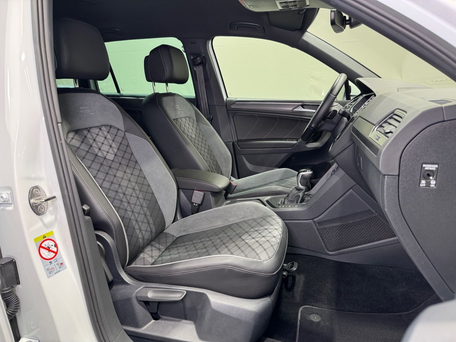 Volkswagen Tiguan R-Line 2.0 TDI DSG - Samsaru's Car Outlet