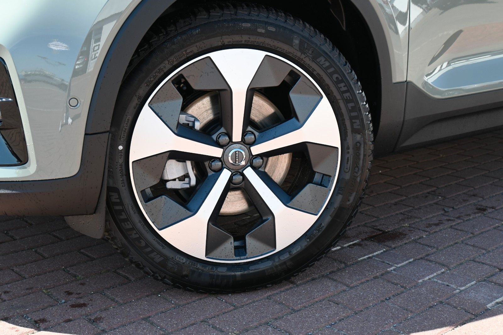 Volvo XC40 B4 DKG Plus Dark*FSHZG*360°*ACC*Allwetter*