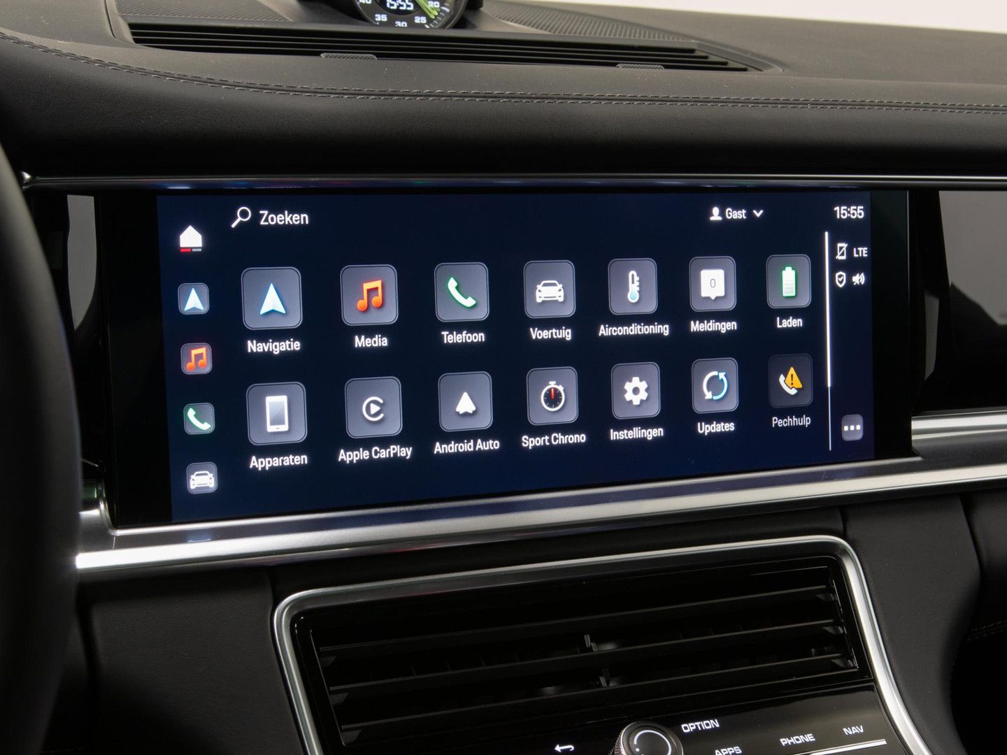 Porsche Panamera 4 E-Hybrid Platinum Edition