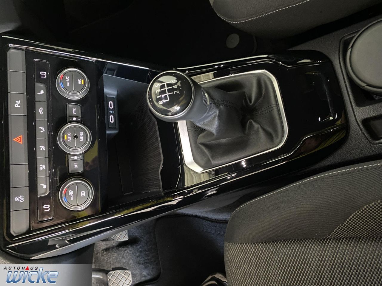 Volkswagen T-Roc 1.5 TSI Style - Samsaru's Car Outlet