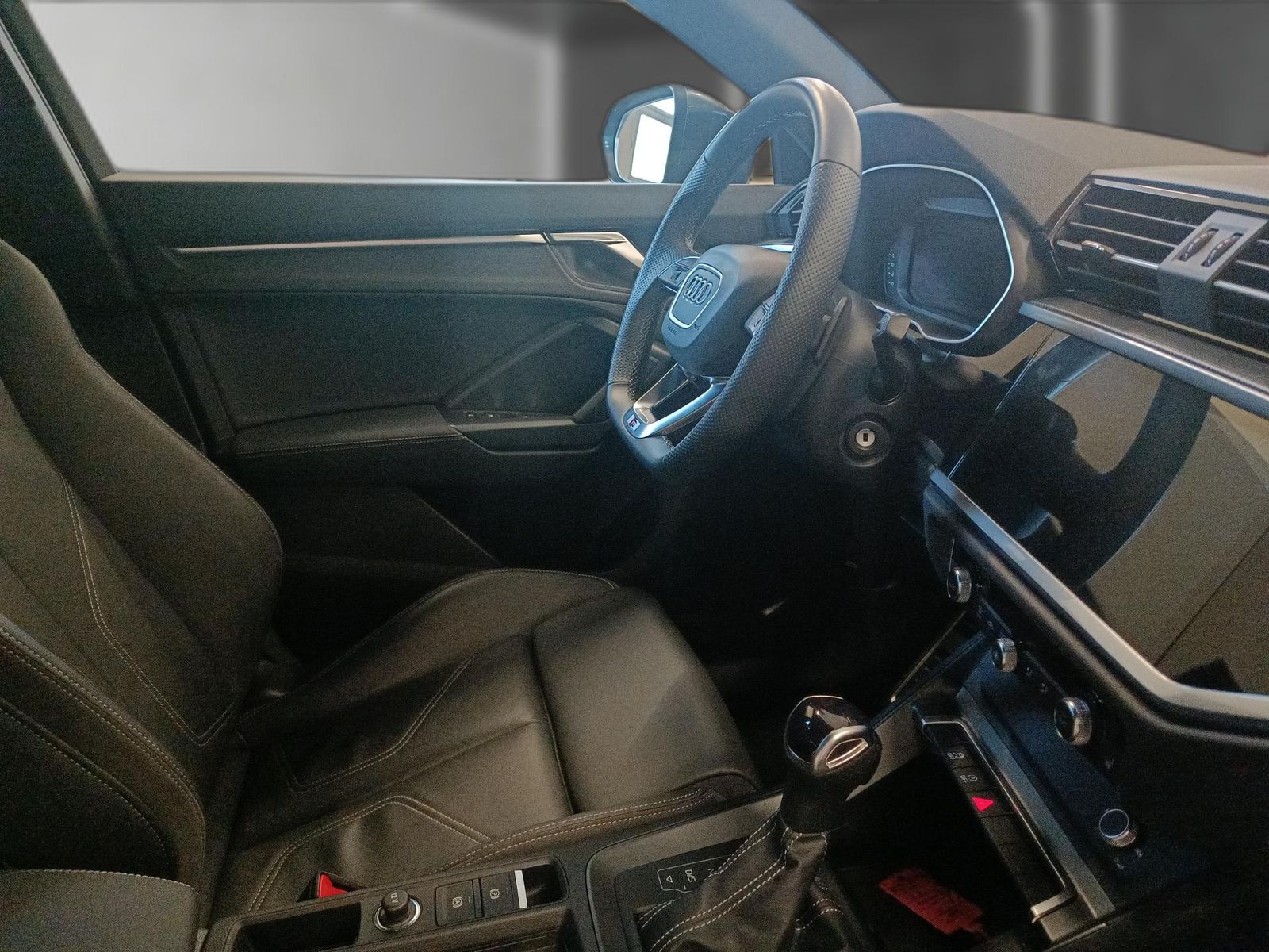 Audi Q3 40 TFSI quattro S tronic S-Line - Samsaru's Car Outlet