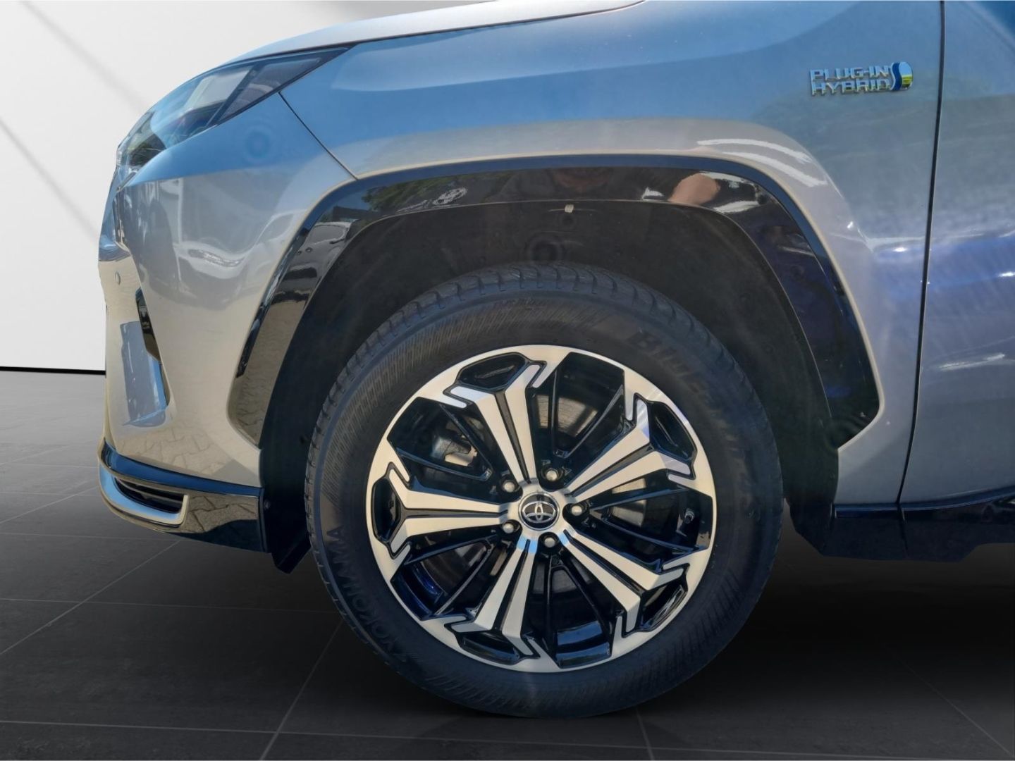 Toyota RAV 4 2.5 Plug-in Hybrid - Samsaru's Car Outlet