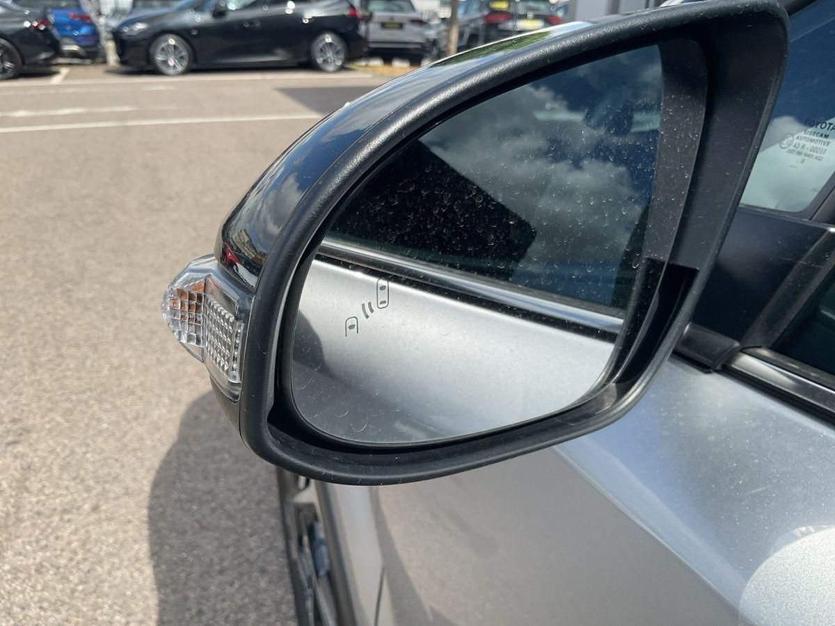 Toyota C-HR HYBRID TEAM D 1.8 16V - Samsaru's Car Outlet